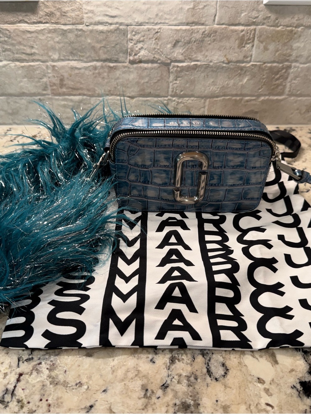 Marc Jacobs NWT Teal Croc-Embossed Camera Crossbody w/Feather Strap - Picture 8 of 8